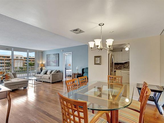 5th image of 336 Golfview Rd APT 311