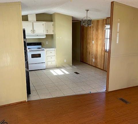 5th image of 3216 E 35th St #2B-2Ba