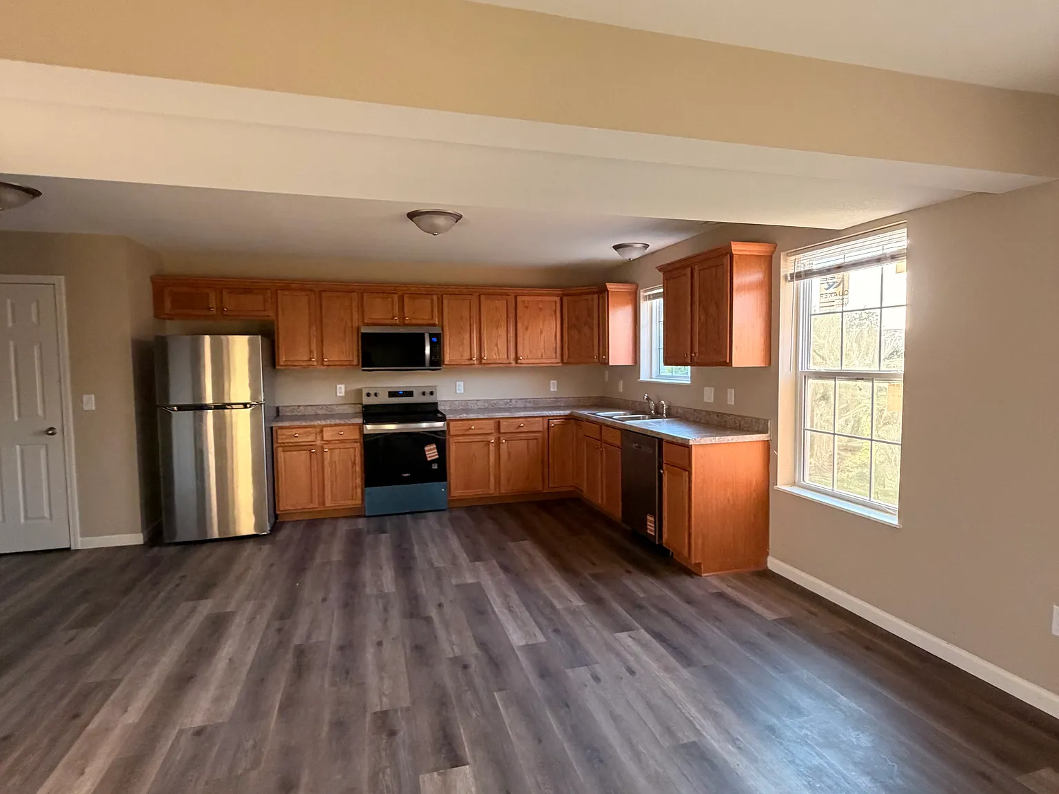 3 bed, 2.5 bath, 1500 sqft, $1,980 — Photo 4