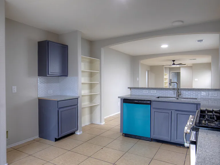 718 Remwick Dr — Photo 9