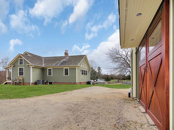 3rd image of 1375 Ackerly Pond Ln