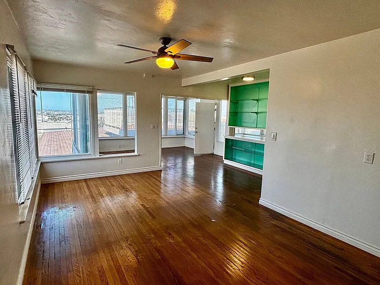 Large 2 bed 1 bath with private outdoor patio- Bankers Hill — Photo 8