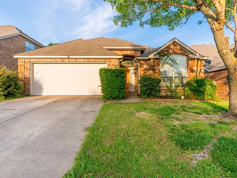 2505 Monroe Dr — Photo 1