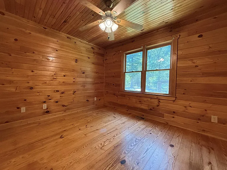 303 Pine Ln — Photo 11