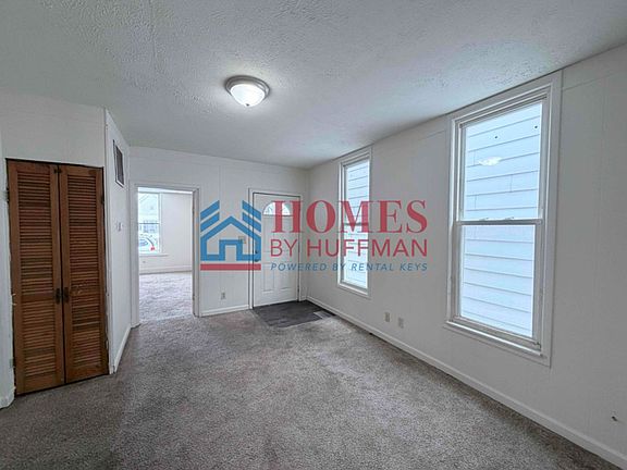 3rd image of 1304 Oakley St