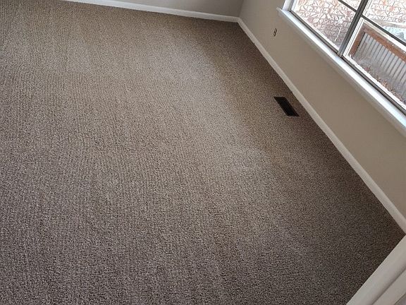 2nd image of 515 W Urbana St
