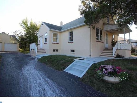 2nd image of 812 Montgomery Ave