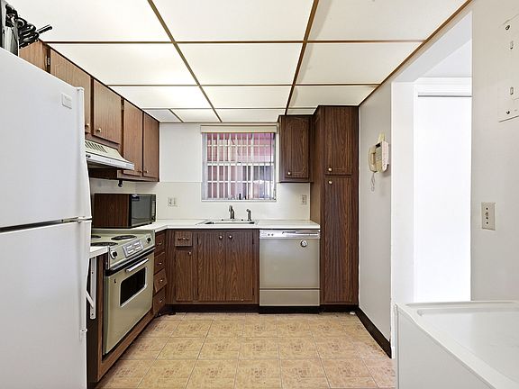 5th image of 630 Tennis Club Drive Apt 204