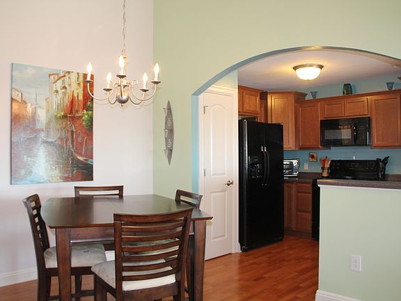 Kitchen / Dining Area