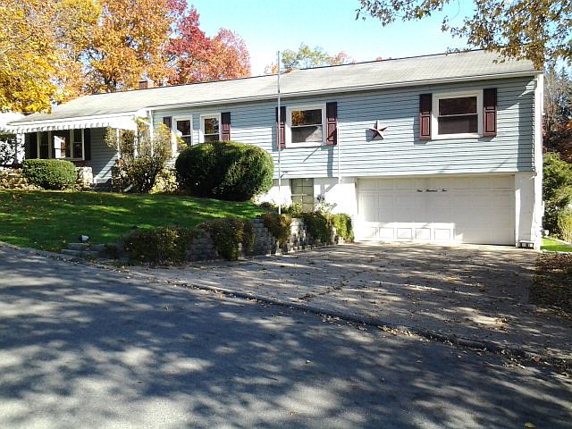 1st image of 105 Parkwood Dr
