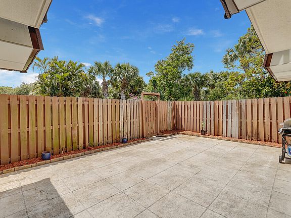 4th image of 5804 SE Riverboat Drive #302