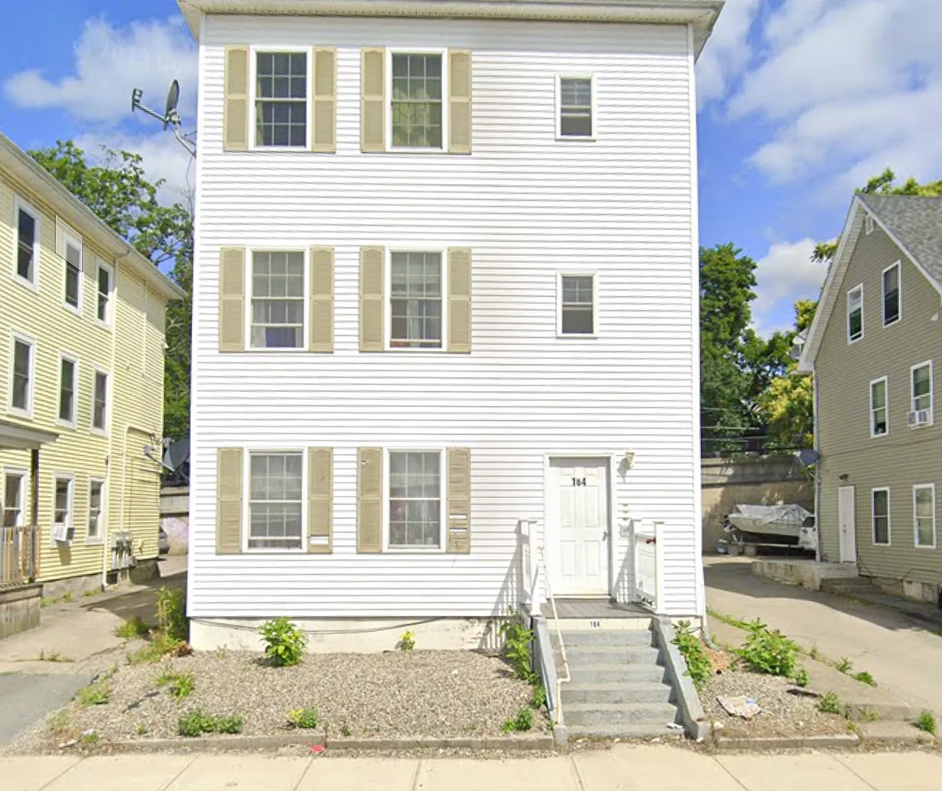 3 bed, 1056 sqft, $2,400 — Photo 1