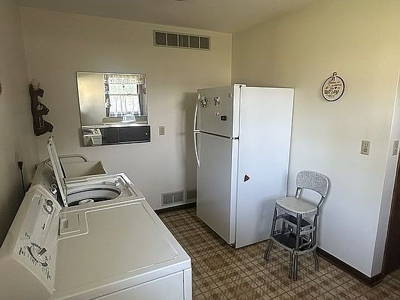 4th image of 440 5th St SE