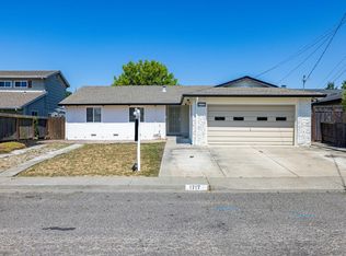 1717 Alhambra Ct, Petaluma, CA 94954