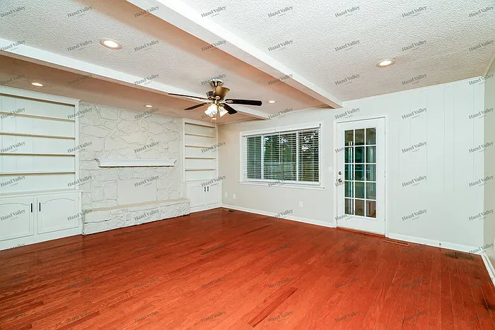 3 bed, 1.5 bath, 2338 sqft, $1,945 — Photo 4