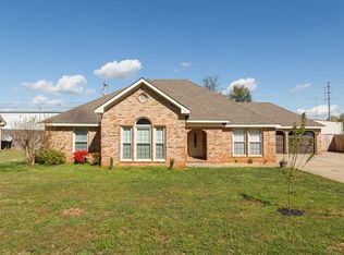 1301 Brookford Pl, Muscle Shoals, AL 35661