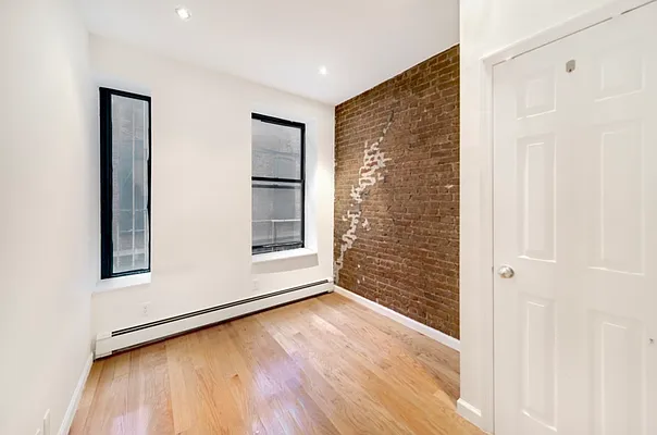 Rented by REZI | media 26