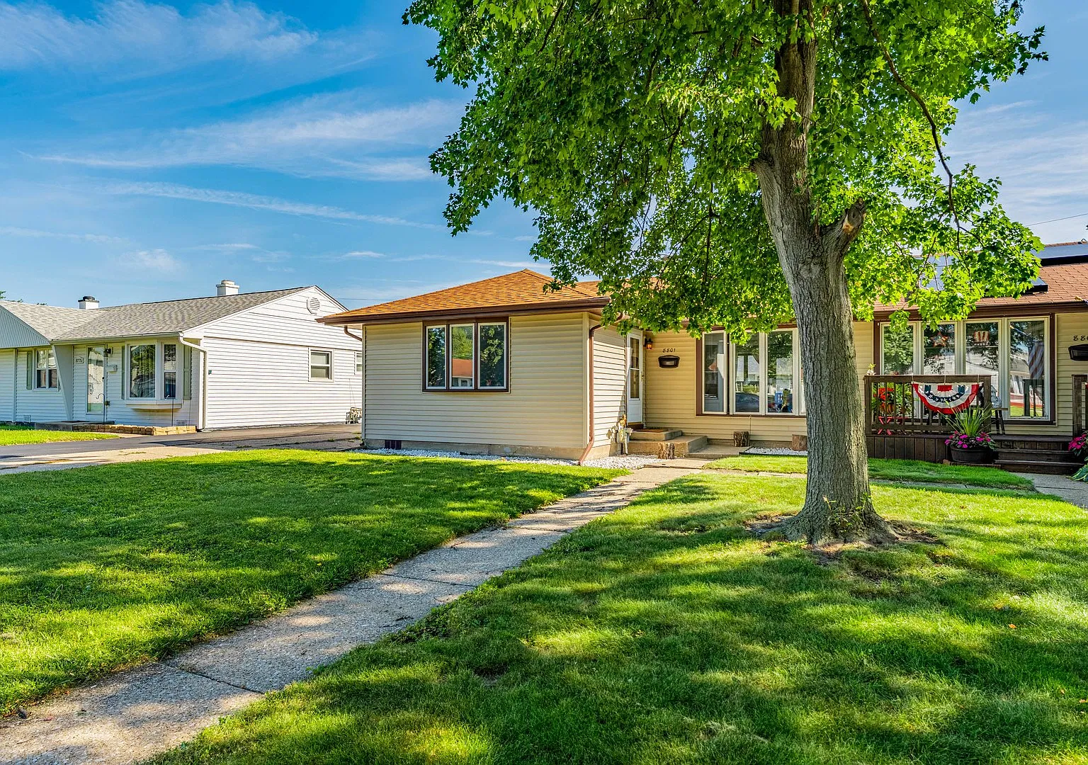 3 bed, 926 sqft, $2,200 — Photo 1