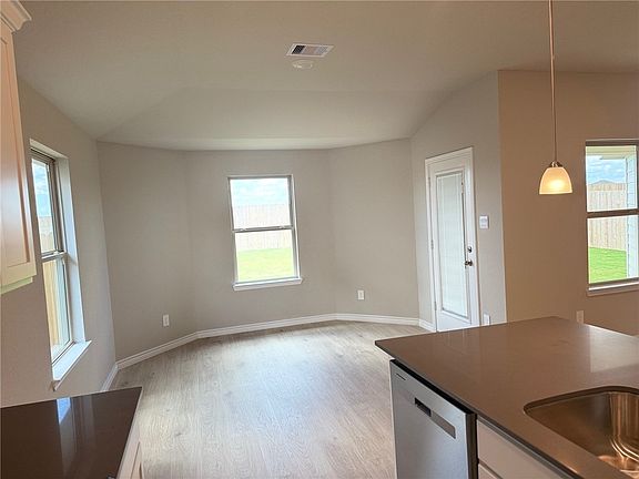 5th image of 1207 Kennesaw Dr