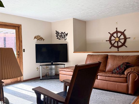 2nd image of 13686 Hedeen Dr