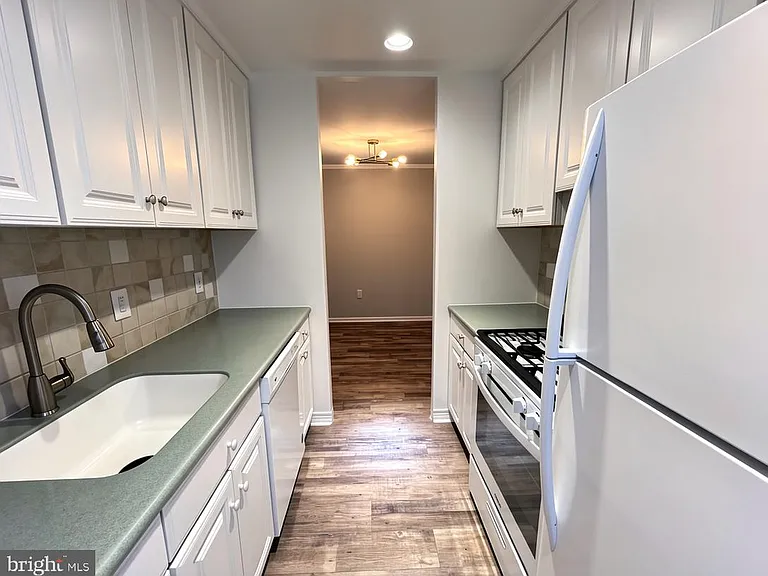 6100 Henry Ave #4I — Photo 6