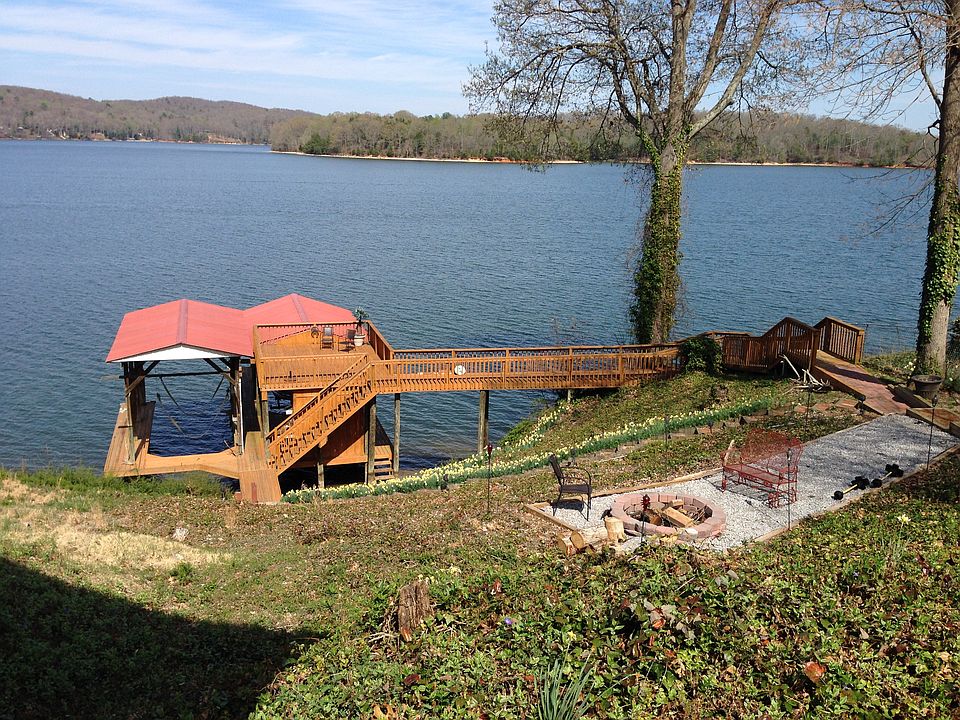 1st image of 384 Hilltop Cir