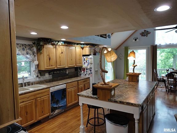 4th image of 160 Bluff Ln