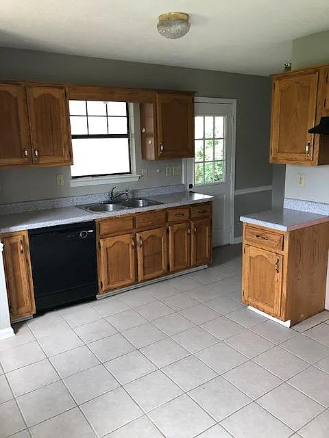 3 bed, 1114 sqft, $1,600 — Photo 3