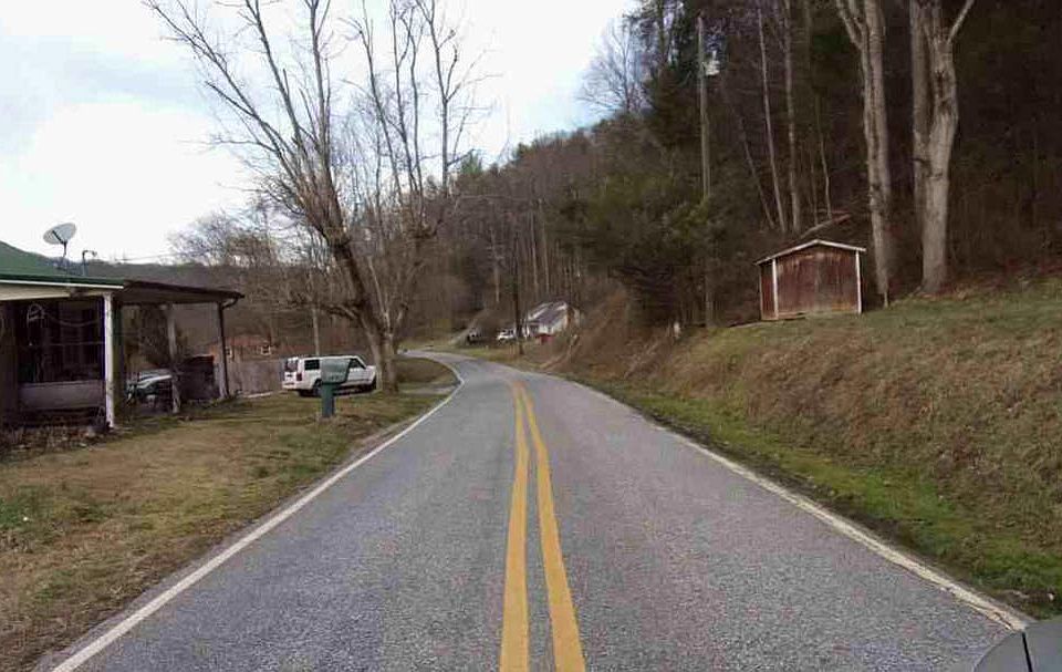 2nd image of 3762 Hollywood Ridge Rd