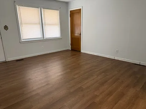 2448 S Victoria Ave — Photo 12