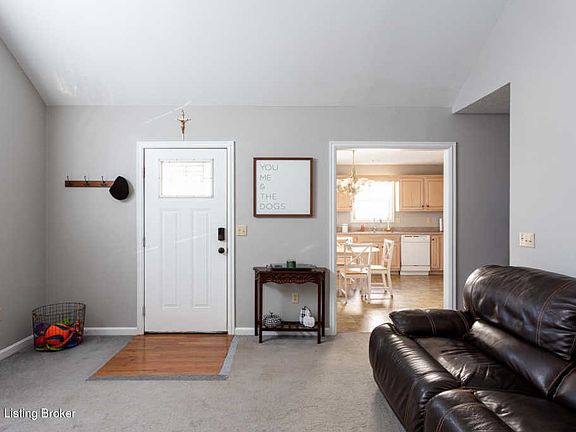 3rd image of 120 Spencer Ct