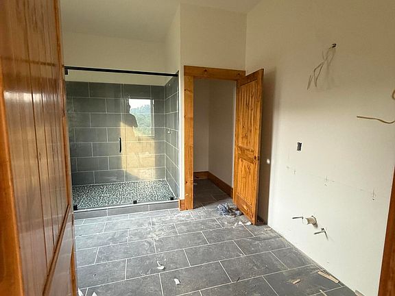3rd image of 2054 Spurling Rd