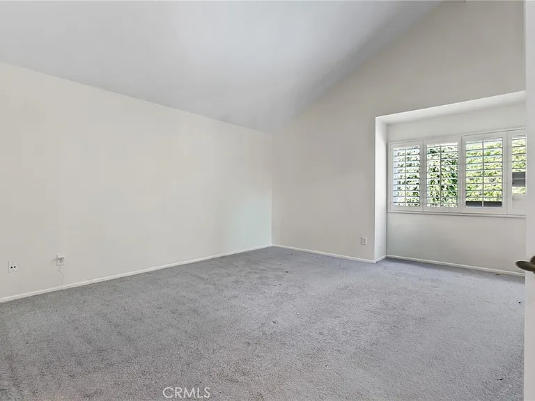 14 Fair Elms — Photo 38