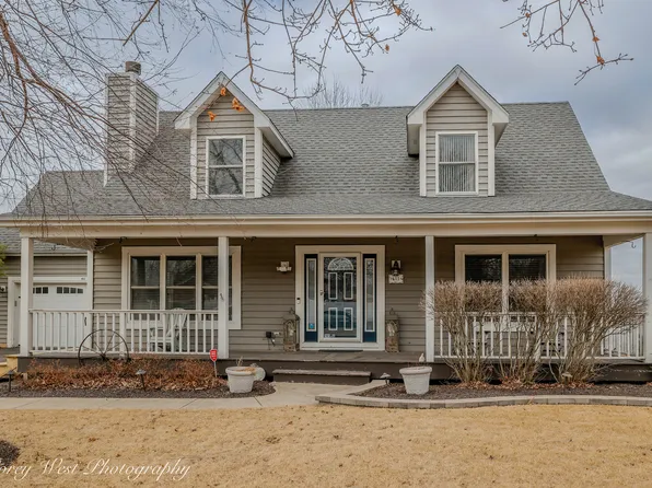 411 Meadow Ln, Hinckley, IL 60520