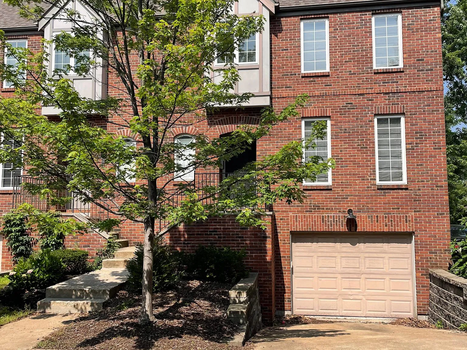 3 bed, 2.5 bath, 1800 sqft, $2,950 — Photo 1