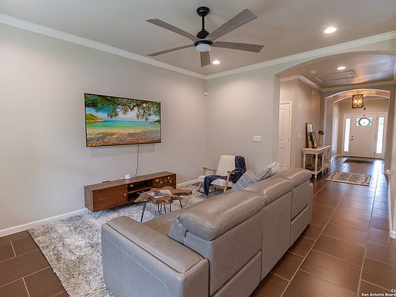 3rd image of 634 SENISA DR