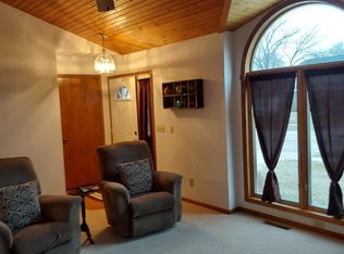 1506 Vogt Dr, West Bend, WI 53095