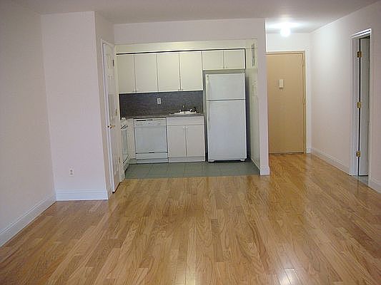2nd image of 2731 Crescent St APT 3F
