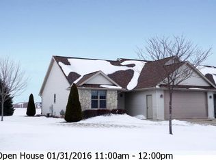 W7077 Cobblestone Dr, Fond Du Lac, WI 54937