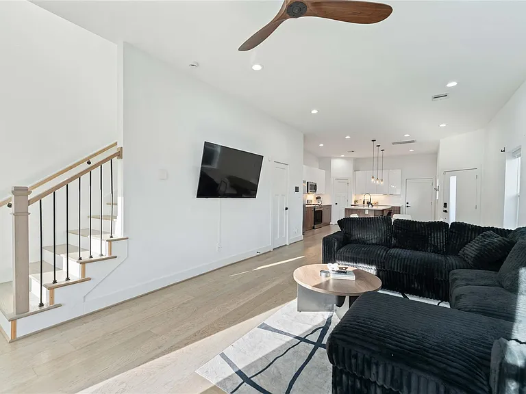 3034 Gray St #B — Photo 8