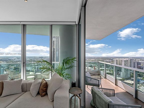 2nd image of 900 Biscayne Blvd APT 4412