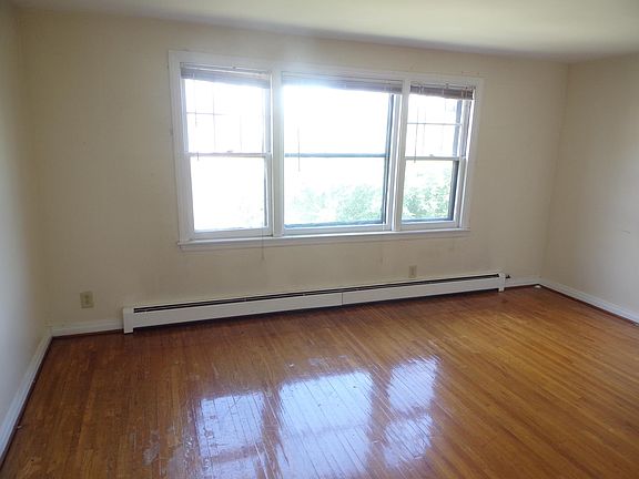 3rd image of 266 Highland Pkwy APT 6