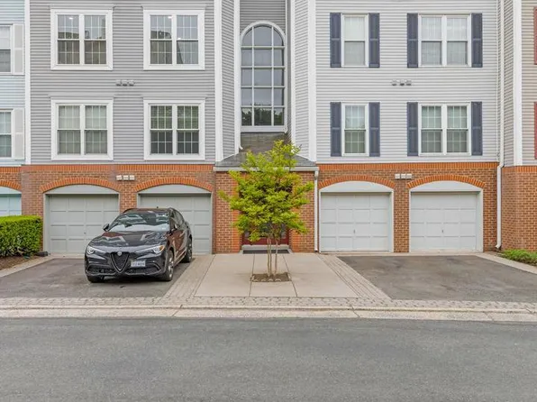 257 S Pickett St APT 302, Alexandria, VA 22304