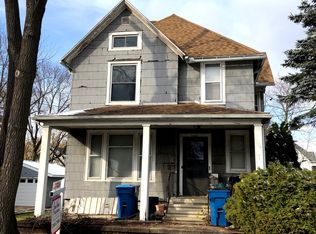 1105 W 4th St, Dixon, IL 61021