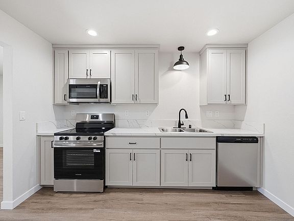 3rd image of 849 West St #835