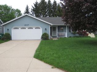 2147 Sandstone Dr, Jenison, MI 49428