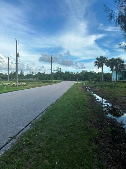 2nd image of 3915 Magnolia Way