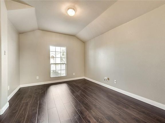 3rd image of 700 Canyon Pl