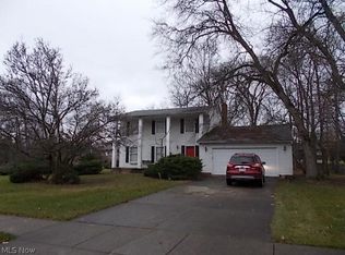 8120 Twin Oaks Dr, Broadview Heights, OH 44147