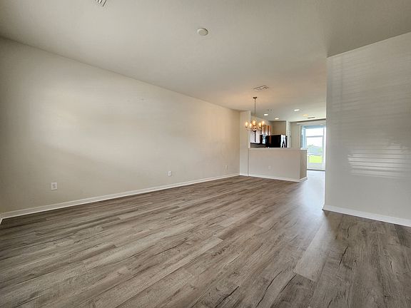 3rd image of 4914 SW 45th Cir
